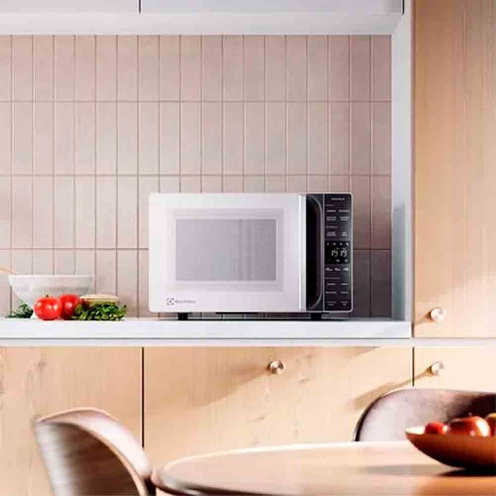 Micro-ondas Electrolux 23L Branco Efficient com Descongelamento Assistido ME23B 220v