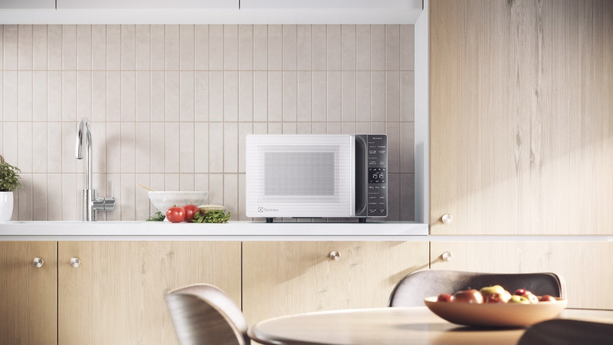 Micro-ondas Electrolux 23L Branco Efficient com Descongelamento Assistido ME23B 220v